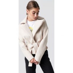 Rut&Circle Krótki płaszcz Tove - Beige. Brązowe płaszcze damskie Rut&Circle, w paski. Za 323,95 zł.