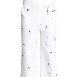 Ted Baker TRILLAA EMBROIDERED CULOTTES Szorty ivory. Białe spodnie damskie Ted Baker, bez wzorów, z bawełny. Za 699,00 zł.