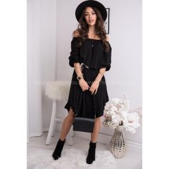 Sukienka Daisy Black. Czarne sukienki damskie Modaforyou, na co dzień, s, bez wzorów, z poliesteru, z asymetrycznym kołnierzem, bez rękawów, asymetryczne. Za 89,00 zł.