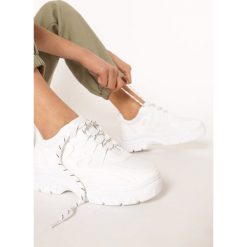Białe Sneakersy Foggyvine. Białe sneakersy damskie Born2be. Za 89,99 zł.