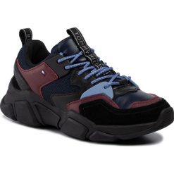 Sneakersy TOMMY HILFIGER - Cosy Chunky Sneaker FW0FW04293 Navy Blazer 463. Niebieskie półbuty damskie TOMMY HILFIGER, z zamszu. W wyprzedaży za 459,00 zł.