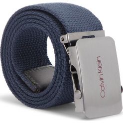 Pasek Męski CALVIN KLEIN JEANS - 4Cm Adj Plaque Cnvas K50K504150 85 448. Niebieskie paski męskie marki Calvin Klein Jeans, w paski, z jeansu. Za 159,00 zł.
