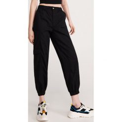 Spodnie jogger z bawełny organicznej - Czarny. Czarne spodnie damskie Reserved, s, z bawełny. W wyprzedaży za 39,99 zł.