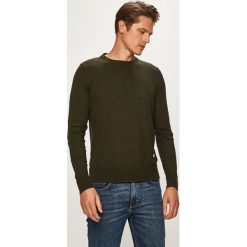 Produkt by Jack & Jones - Sweter. Zielone swetry męskie PRODUKT by Jack & Jones, xl, bez wzorów, z bawełny, z okrągłym kołnierzem, bez kaptura. W wyprzedaży za 69,90 zł.