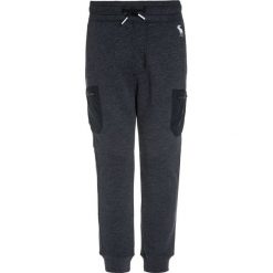 Abercrombie & Fitch CARGO Spodnie treningowe navy. Niebieskie spodnie dresowe dziewczęce marki Abercrombie & Fitch, z bawełny. W wyprzedaży za 134,25 zł.