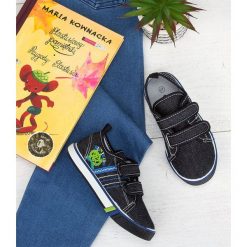 Trampki dziecięce Underline 66A19115 Czarne. Czarne trampki chłopięce Underline, bez wzorów, ze skóry, na rzepy. Za 39,00 zł.