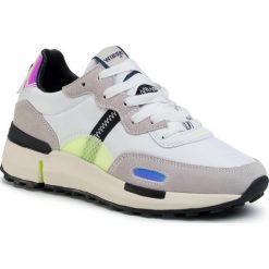 Sneakersy WRANGLER - Iconic 70 Ns WL01631A White 051. Białe półbuty damskie Wrangler, z zamszu. W wyprzedaży za 269,00 zł.