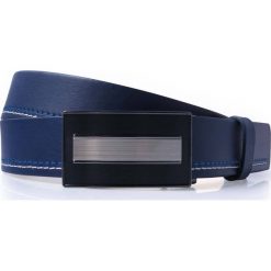 Granatowy męski pasek z niebiesko-białymi przeszyciami - automatyczna klamra KMG45. Niebieskie paski męskie KMG - Galanteria Skórzana, w paski, z jeansu, eleganckie. W wyprzedaży za 67,50 zł.