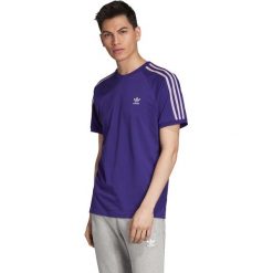 Adidas Originals Koszulka Fioletowy. Fioletowe podkoszulki męskie adidas Originals, s, bez wzorów, z bawełny, bez kołnierzyka, z krótkim rękawem, krótkie. Za 128,95 zł.
