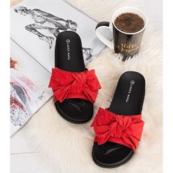 Klapki damskie Laura Mode SYT-04 Czerwone. Czerwone klapki damskie LAURA MODE, bez wzorów, z tworzywa sztucznego, bez obcasa. Za 59,00 zł.