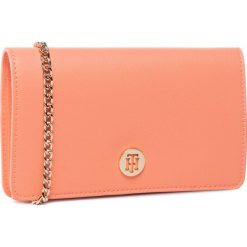 Torebka TOMMY HILFIGER - Honey Mini Crossover AW0AW07938 SN7. Pomarańczowe torebki klasyczne damskie TOMMY HILFIGER, bez wzorów, ze skóry ekologicznej, eleganckie, bez dodatków. Za 449,00 zł.