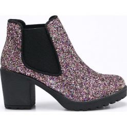 Corina - Botki. Czarne buty zimowe damskie marki Corina, z materiału, z okrągłym noskiem, na obcasie. W wyprzedaży za 69,90 zł.