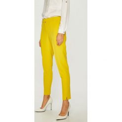 Answear - Spodnie Secret Garden. Żółte spodnie damskie ANSWEAR, s, z haftami, z elastanu, eleganckie. W wyprzedaży za 129,90 zł.