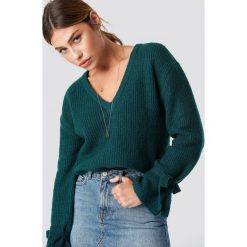 Linn Ahlborg x NA-KD Sweter z wiązanymi rękawami - Green. Zielone swetry klasyczne damskie Linn Ahlborg x NA-KD, z dzianiny. Za 121,95 zł.