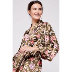 Etam - Szlafrok Bengali. Zielone szlafroki damskie Etam, s, bez wzorów, z poliesteru, bez rękawów, bez kaptura. W wyprzedaży za 129,90 zł.