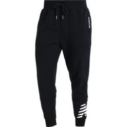 Spodnie dresowe męskie: New Balance ESSENTIALS GRAPHIC Spodnie treningowe black