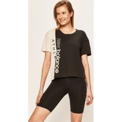 New Balance - T-shirt. Czarne bluzki damskie New Balance, s, z nadrukiem, z bawełny, casualowe, z okrągłym kołnierzem. W wyprzedaży za 109,90 zł.
