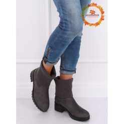 Botki damskie ze ściągaczem szare ZX2804 GRAY. Szare botki damskie obuwie damskie, z zamszu, z okrągłym noskiem, na niskim obcasie, na obcasie, bez zapięcia. Za 94,10 zł.