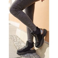 Czarne Sneakersy Alternatywka. Czarne sneakersy damskie Born2be. Za 139,99 zł.