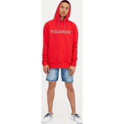 Bluza z kapturem i logo Pull&Bear. Czerwone bluzy męskie Pull&Bear, m, bez wzorów, z kapturem, bez rękawów, z kapturem. Za 89,90 zł.