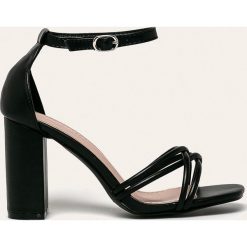 Answear - Sandały Ideal Shoes. Czarne sandały damskie ANSWEAR, bez wzorów, ze skóry ekologicznej, bez obcasa, na obcasie, na klamry. W wyprzedaży za 99,90 zł.