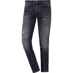 DRYKORN JAZ Jeans Skinny Fit blue. Niebieskie rurki męskie DRYKORN, z bawełny. Za 629,00 zł.