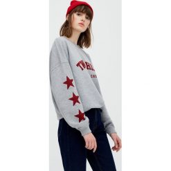 Bluzy damskie: Bluza z gwiazdami na rękawie