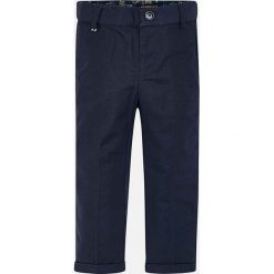 Mayoral - Spodnie dziecięce 92-134 cm. Niebieskie spodnie chłopięce Mayoral, bez wzorów, z elastanu, casualowe. Za 139,90 zł.