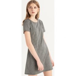 Sukienka mini - Biały. Białe sukienki damskie marki Sinsay, s, bez wzorów, bez kołnierzyka, bez rękawów, mini. Za 39,99 zł.
