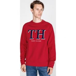Tommy Hilfiger Bluza Czerwony. Czerwone bluzy męskie TOMMY HILFIGER, xl, z nadrukiem, z bawełny, bez kołnierzyka, bez rękawów, bez kaptura. Za 521,95 zł.