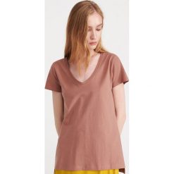 T-shirt z bawełny organicznej - Fioletowy. Fioletowe t-shirty damskie Reserved, s, bez wzorów, z bawełny, bez kołnierzyka. Za 79,99 zł.