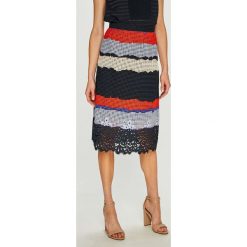 Tommy Hilfiger - Spódnica Helena. Szare spódniczki marki TOMMY HILFIGER, z elastanu, z podwyższonym stanem, midi. W wyprzedaży za 499,90 zł.