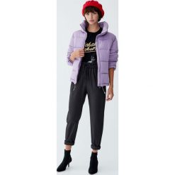 Spodnie tailoring z marszczeniem. Szare spodnie damskie Pull&Bear. Za 79,90 zł.
