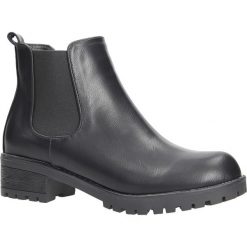 Czarne botki sztyblety Casu D18X4/B. Czarne botki damskie Casu, bez obcasa, bez zapięcia. Za 69,99 zł.