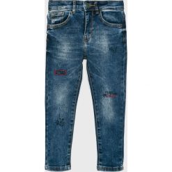 Blukids - Jeansy dziecięce 104-134 cm. Niebieskie spodnie chłopięce Blukids, bez wzorów, z elastanu. W wyprzedaży za 59,90 zł.