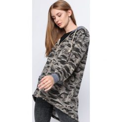 Zielona-Moro Bluza Save The World. Zielone bluzy rozpinane damskie marki Born2be, xl, moro, z długim rękawem, długie, z kapturem. Za 34,99 zł.