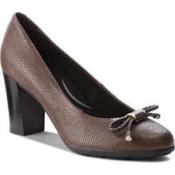 Półbuty GEOX - D Annya A D845FA 0009D C6004 Chestnut. Pomarańczowe półbuty damskie Geox, z aplikacjami, ze skóry ekologicznej, bez obcasa, na obcasie, bez zapięcia. W wyprzedaży za 309,00 zł.