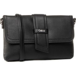 Torebka GABOR - 8406.60 Black. Czarne listonoszki damskie Gabor, bez wzorów, ze skóry ekologicznej, bez dodatków. W wyprzedaży za 239,00 zł.