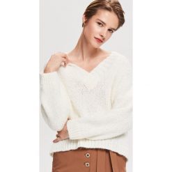 Sweter z domieszką moheru - Kremowy. Białe swetry damskie Reserved, s, bez wzorów, bez rękawów, bez kaptura. W wyprzedaży za 69,99 zł.