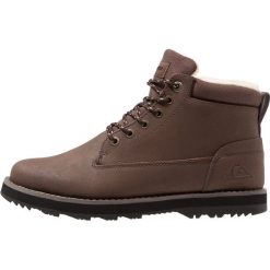 Quiksilver MISSION V Śniegowce brown. Pomarańczowe śniegowce męskie Quiksilver, ze skóry, bez zapięcia. Za 419,00 zł.
