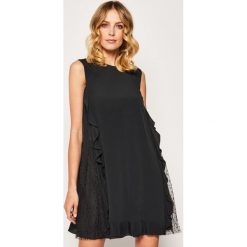 Sukienka koktajlowa Red Valentino TR0VAN204SG. Czarne sukienki damskie Red Valentino, bez wzorów, z jedwabiu, wizytowe, bez kołnierzyka, bez rękawów. Za 2369,00 zł.