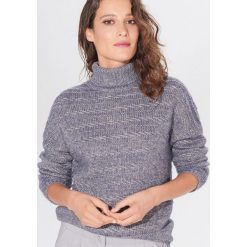 Połyskujący sweter z wełną - Szary. Szare swetry damskie Mohito, s, bez wzorów, z wełny, bez rękawów, bez kaptura. W wyprzedaży za 39,99 zł.