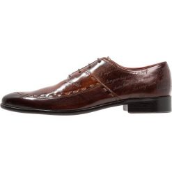 Melvin & Hamilton TONI Oksfordki mid brown/wood. Pomarańczowe półbuty męskie marki Melvin & Hamilton, bez wzorów, ze skóry, na sznurówki. Za 719,00 zł.