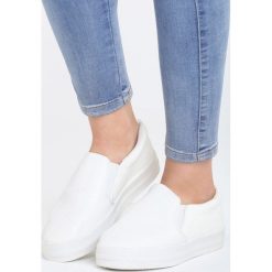 Białe Slip On Best Holiday. Białe bez kategorii marki Born2be, z materiału. Za 29,99 zł.
