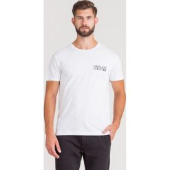 T-SHIRT Versace Jeans Couture. Białe t-shirty męskie m, z aplikacjami, z bawełny, z okrągłym kołnierzem. Za 147,95 zł.