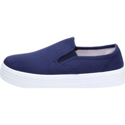 SLIP ON Granatowe tenisówki damskie WISHOT 118. Trampki i tenisówki damskie Wishot, bez wzorów, bez zapięcia. W wyprzedaży za 40,00 zł.