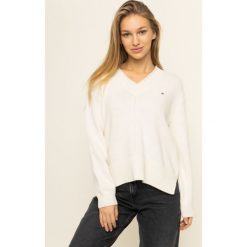 Sweter TOMMY HILFIGER Ad Cevie V-Nk WW0WW26717. Brązowe swetry damskie TOMMY HILFIGER, s, bez wzorów, klasyczne, bez rękawów, bez kaptura. W wyprzedaży za 359,00 zł.