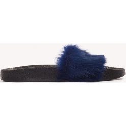 Kapcie damskie: NA-KD Shoes Kapcie Fluffy – Navy