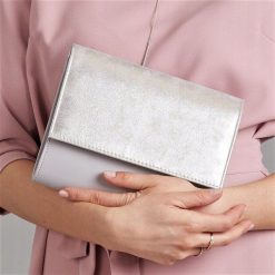 Kopertówka wizytowa szaro-srebrna Rovicky - srebrny. Szare kopertówki damskie ROVICKY, w paski, ze skóry, eleganckie, na ramię, małe, bez dodatków. Za 54,99 zł.