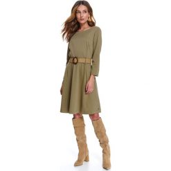 Dzianinowa sukienka fit & flare z plecionym paskiem. Brązowe sukienki damskie Top Secret, do pracy, na wiosnę, uniwersalny, w paski, z dzianiny, biznesowe, bez kołnierzyka, z długim rękawem, długie, midi. Za 129,99 zł.